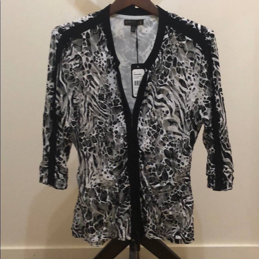 3/4 sleeve zip up black and white patterned jacket